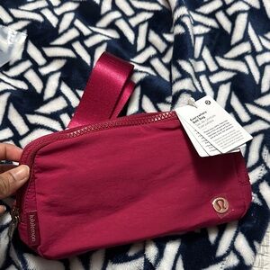 Everywhere belt bag ruby gold lululemon brand new